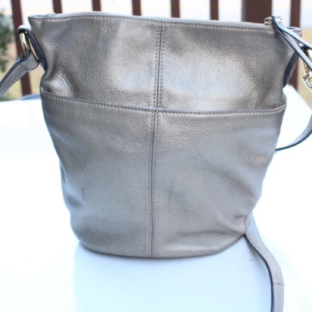 B. Makowsky bucket cross body bag